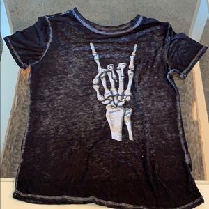 Cute skull hand shirt